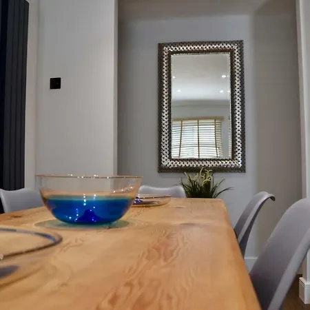 Stylish Three Bed House - Clifton Village, 度假居