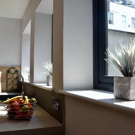 Stylish Three Bed House - Clifton Village, 布里斯托