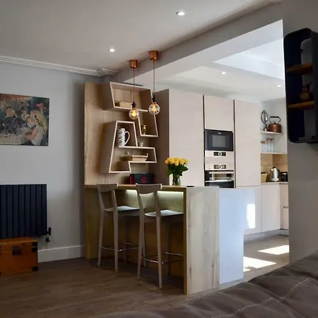 Stylish Three Bed House - Clifton Village, 度假居 布里斯托