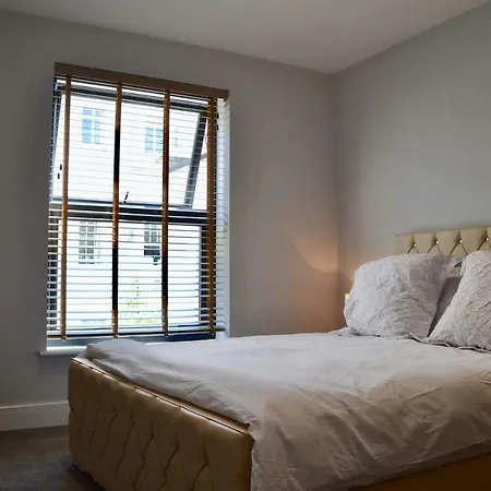 Stylish Three Bed House - Clifton Village, *